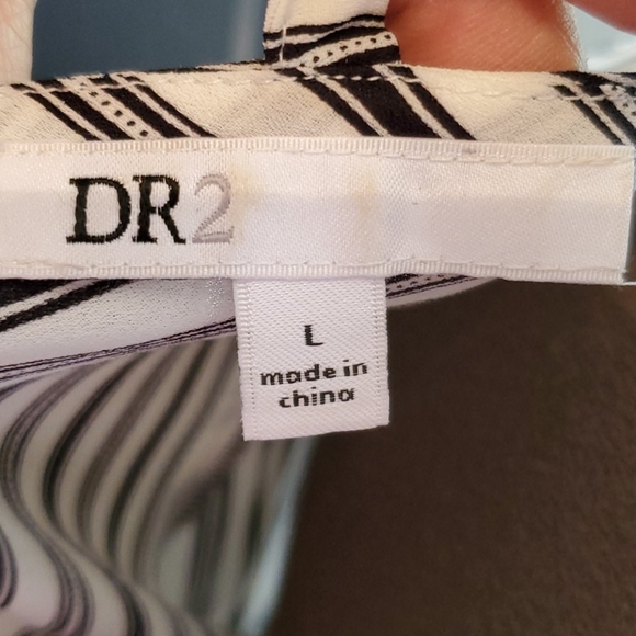 NWOT DR2 Beautiful Bell Sleeve Top - Picture 6 of 8